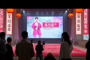 书店打卡照定位信息核验界面，地图标记与拍摄时间对应